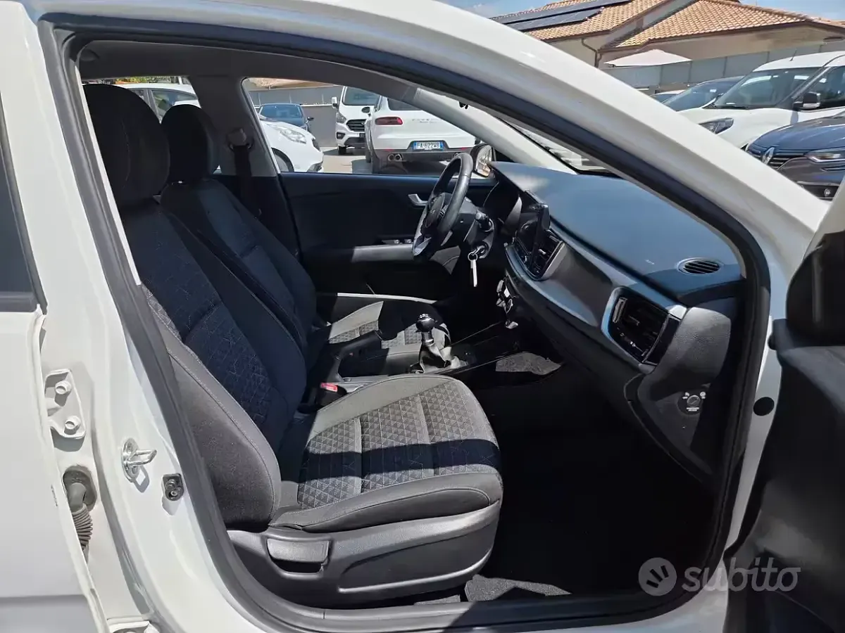 Usata Kia Rio Style 82 CV (60 kW) 2023 Bianco Berlina