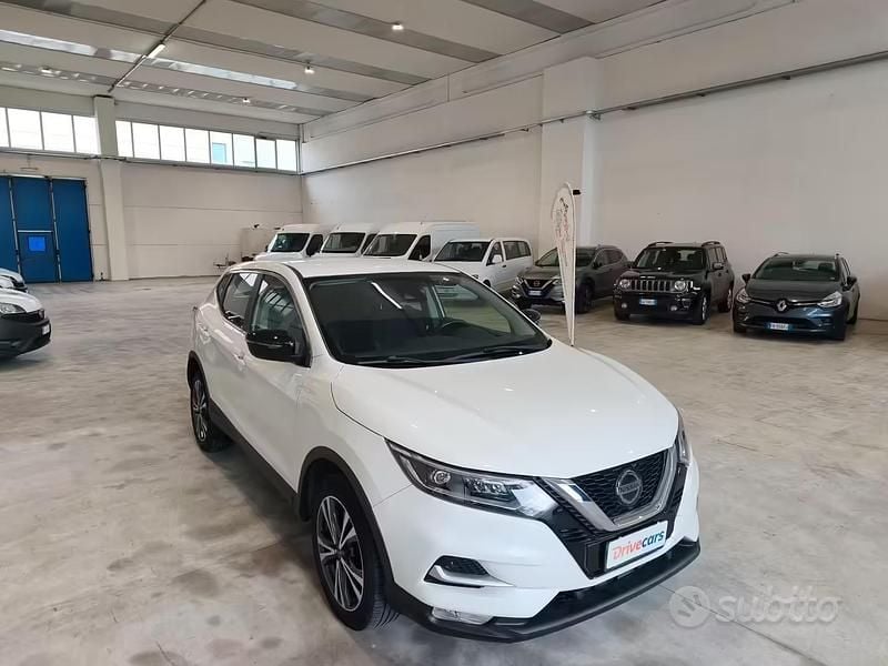 Usata Nissan Qashqai N-Connecta 140 CV (102 kW) 2021 Bianco SUV