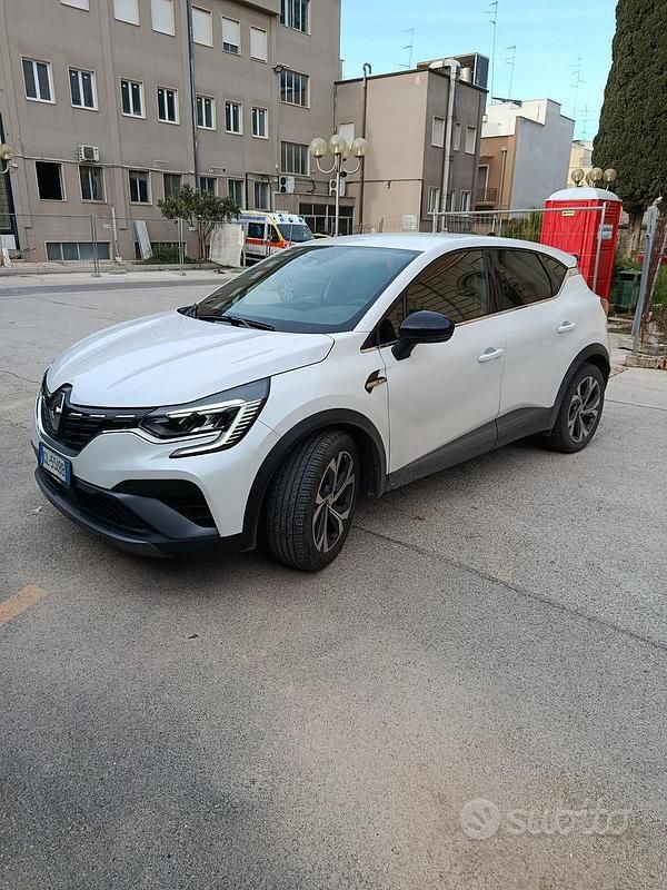 Usata Renault Captur 143 CV (105 kW) 2022 Bianco SUV