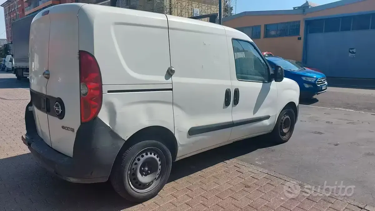 Usata Opel Combo 120 CV (88 kW) 2012 Bianco Monovolume