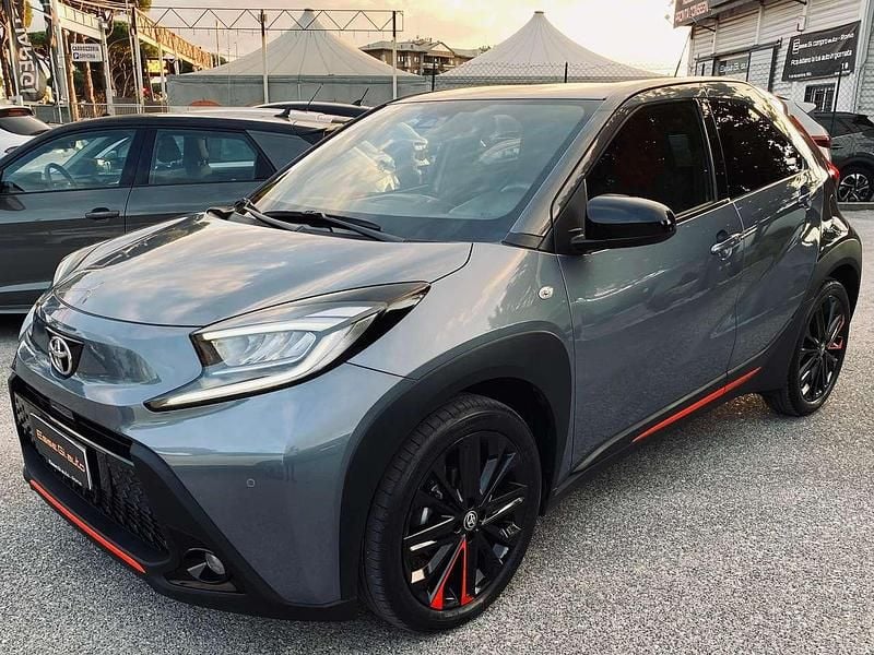 Usata Toyota Aygo Lounge 72 CV (52 kW) 2024 Grigio Utilitaria