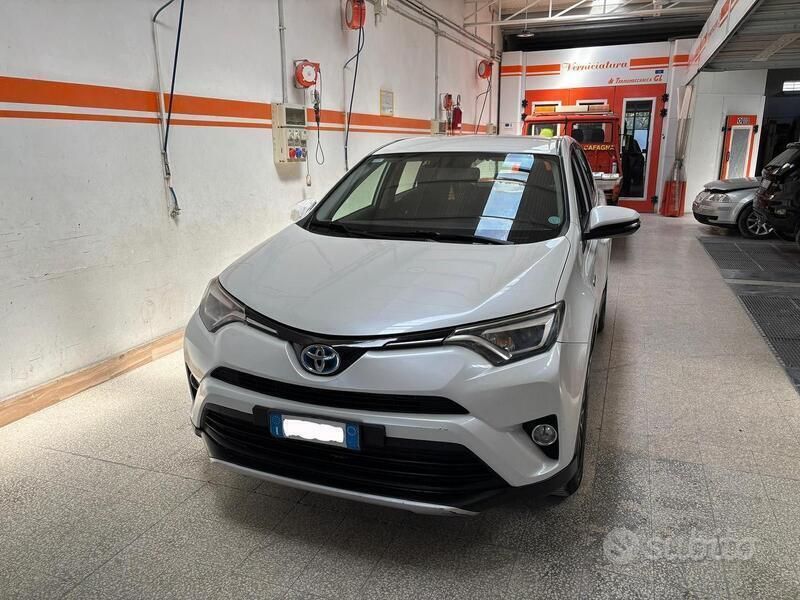 Usata 2017 Toyota RAV4 Hybrid SUV | 8500 € - Immagine 1/4