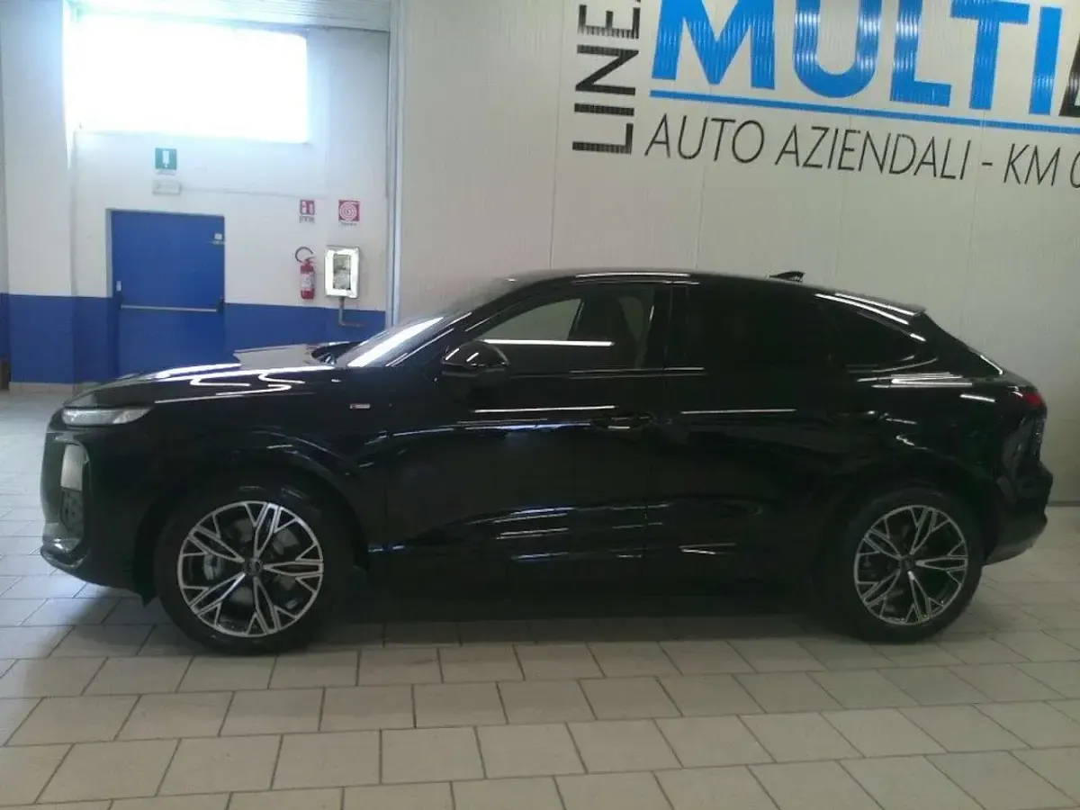 Nuova Audi Q3 Sportback S-line plus 150 CV (110 kW) 2026 Nero metallizzato SUV