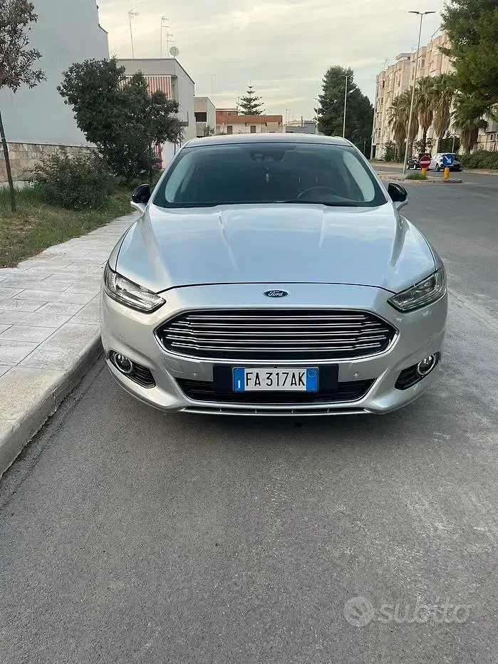 Usata Ford Mondeo 180 CV (132 kW) 2015 Grigio Berlina