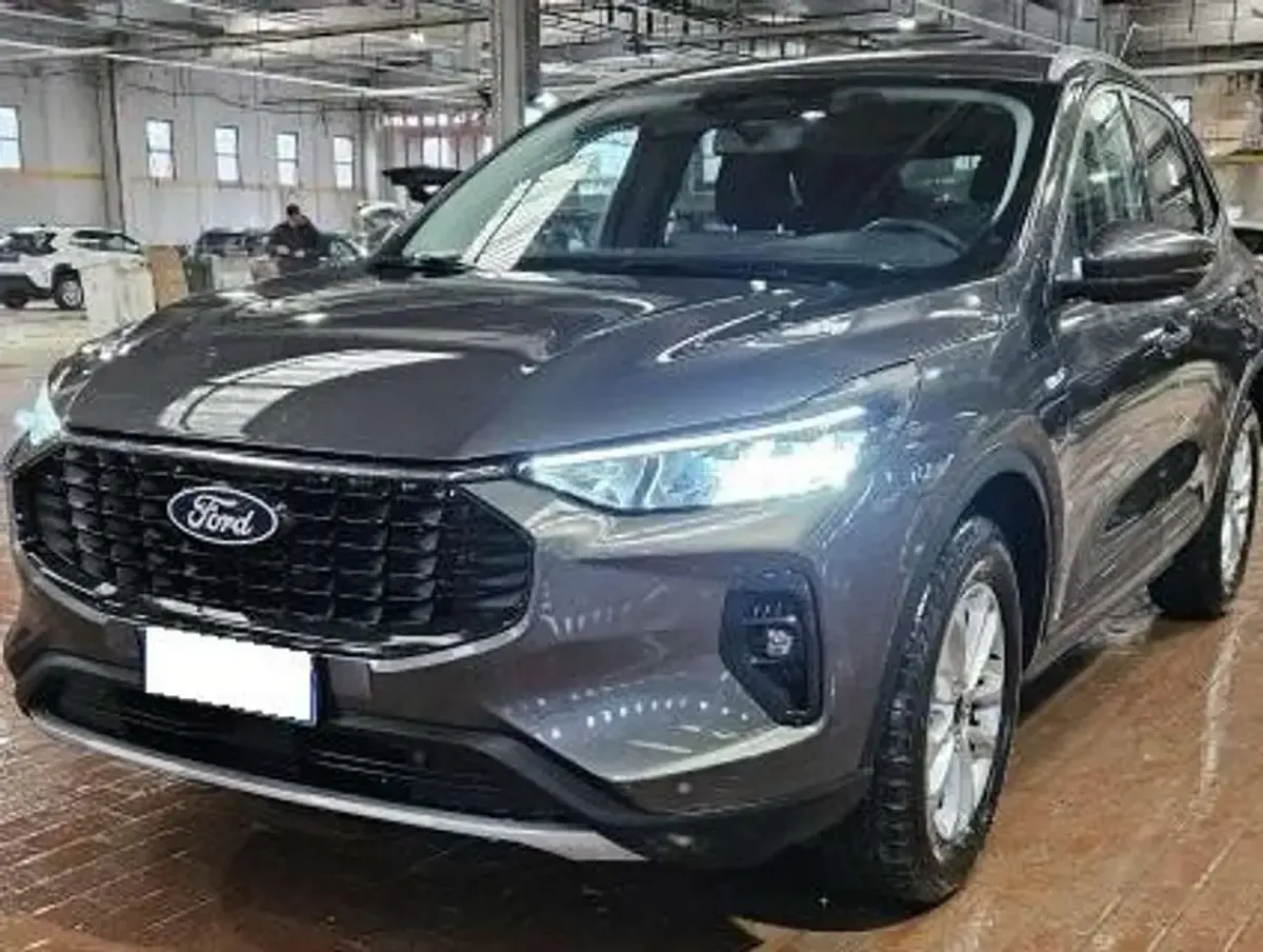 Usata Ford Kuga Titanium 179 CV (131 kW) 2025 Magnetic grey SUV