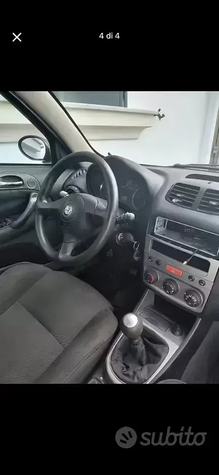 Usata Alfa Romeo 147 116 CV (85 kW) 2005 Nero Utilitaria