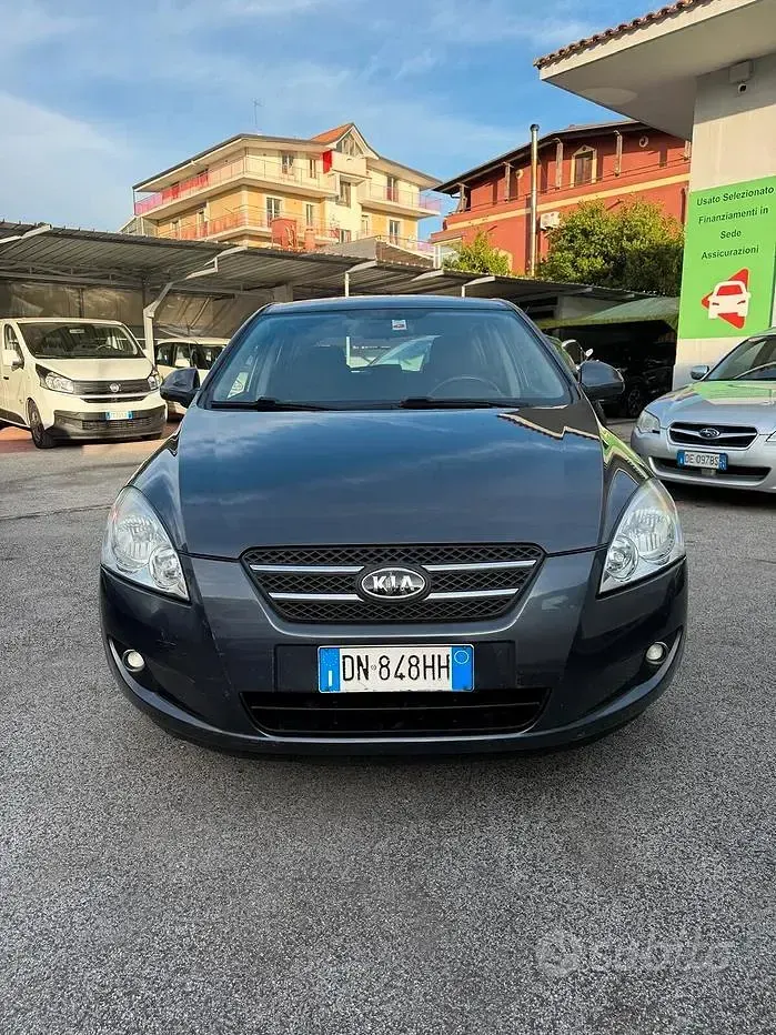 Usata Kia Ceed 115 CV (84 kW) 2008 Nero Utilitaria
