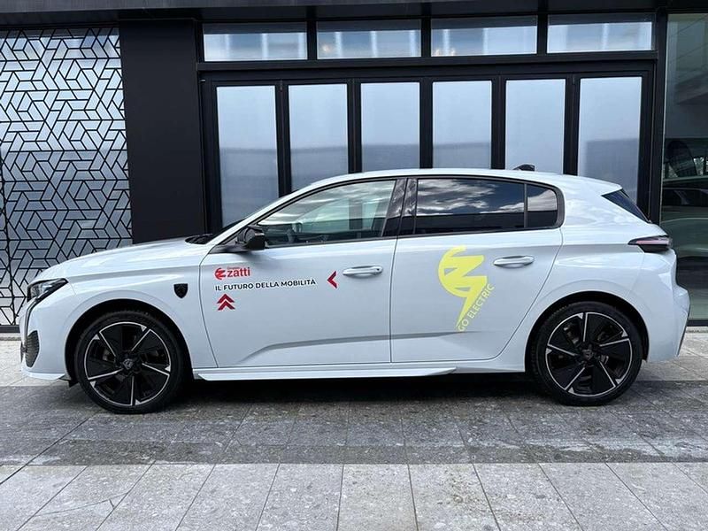 Usata Peugeot e-308 114 kW (156 CV) 2023 Bianco okenite Utilitaria