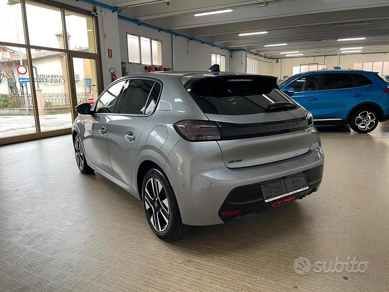 Usata Peugeot 208 Allure 101 CV (74 kW) 2024 Grigio Utilitaria