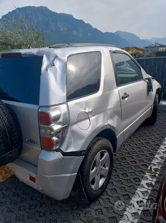 Usata Suzuki Vitara 109 CV (80 kW) 2005 Grigio SUV