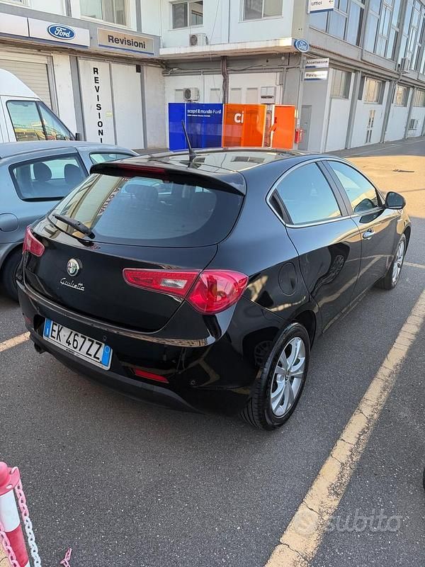 Usata Alfa Romeo Giulietta Distinctive 105 CV (77 kW) 2012 Nero Utilitaria