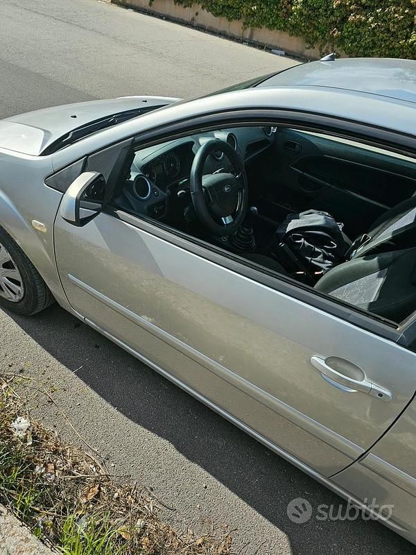 Usado Ford Fiesta 73 HP (53 kW) 2008 Cinzento Citadino