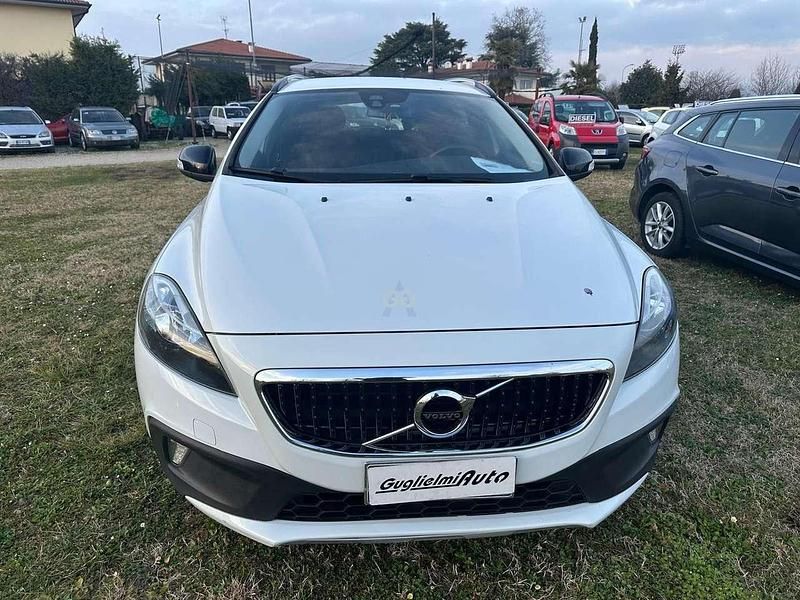Usata Volvo V40 Momentum 120 CV (88 kW) 2016 Bianco Utilitaria