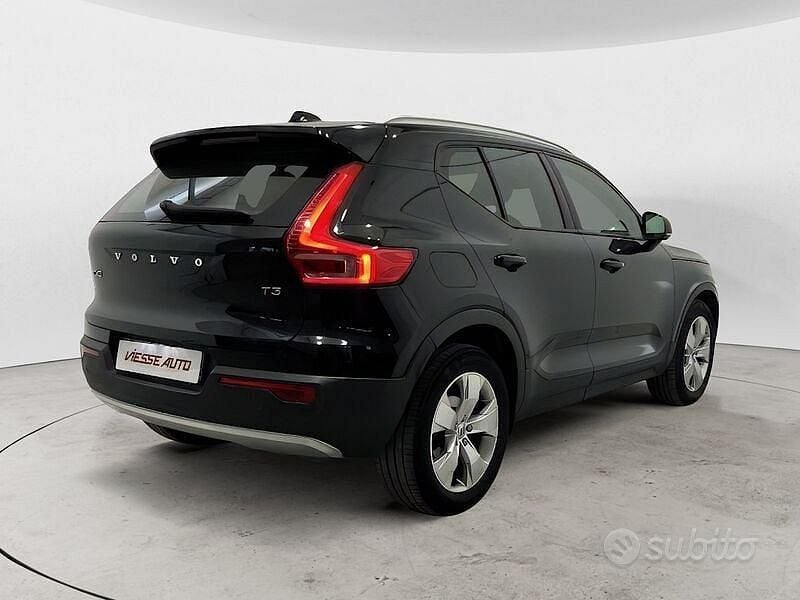 Usata Volvo XC40 Momentum 163 CV (119 kW) 2020 Nero SUV