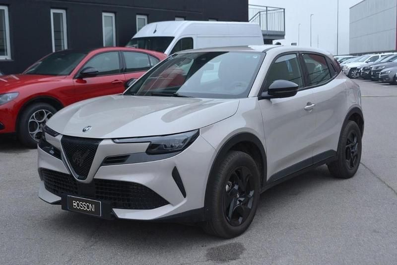 Usata Alfa Romeo Junior 136 CV (100 kW) 2025 Bianco SUV