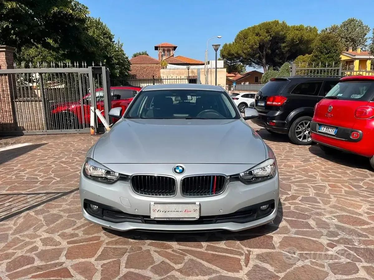 Usata BMW 318 150 CV (110 kW) 2015 Grigio Berlina