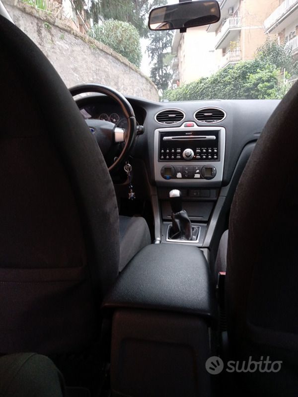 Usata Ford Focus 110 CV (80 kW) 2005 Grigio Coupé