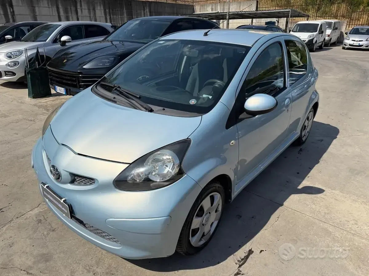 Usata Toyota Aygo 68 CV (50 kW) 2006 Bluazzurro Utilitaria