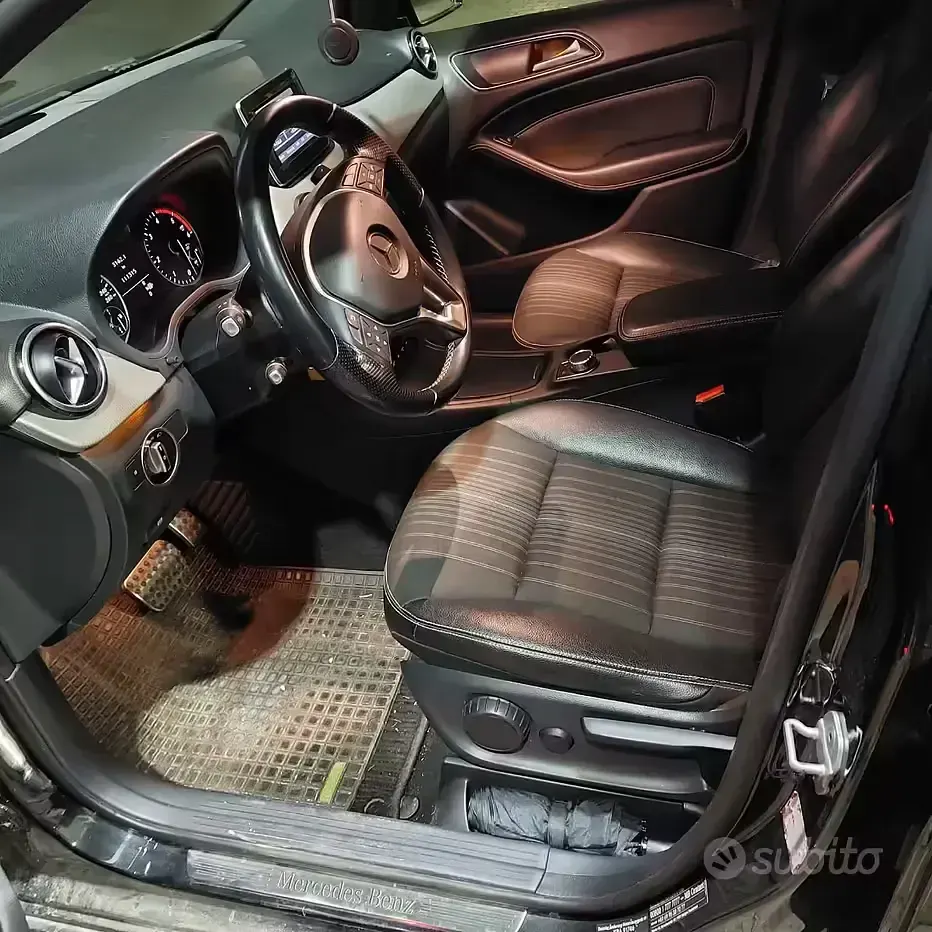Usata Mercedes B220 175 CV (128 kW) 2013 Nero Utilitaria