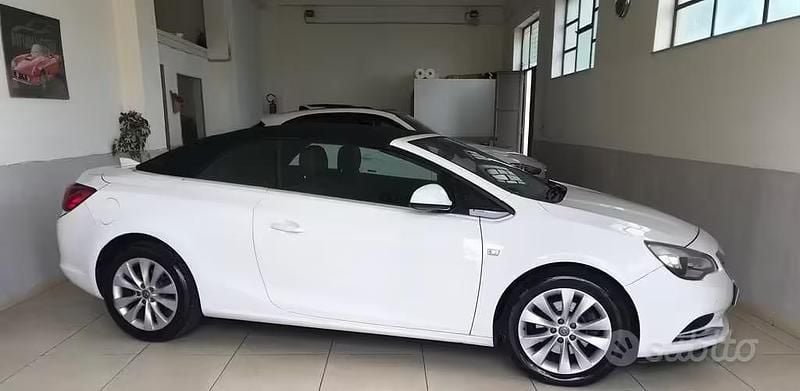 Usata Opel Cascada Cosmo 170 CV (125 kW) 2016 Bianco Cabrio