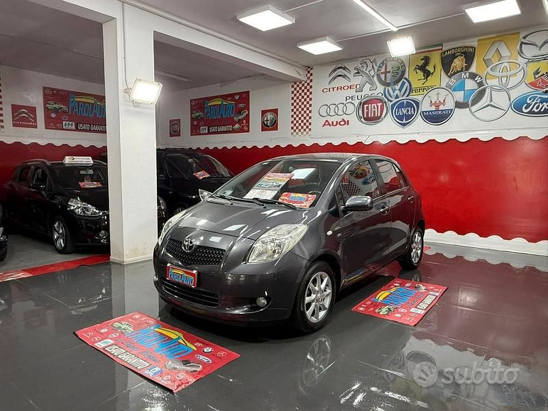 Usata Toyota Yaris 90 CV (66 kW) 2008 Grigio Utilitaria