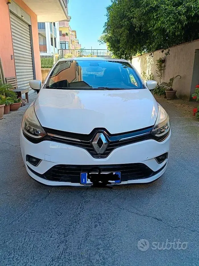 Usata Renault Clio IV 575 CV (422 kW) 2017 Bianco Berlina