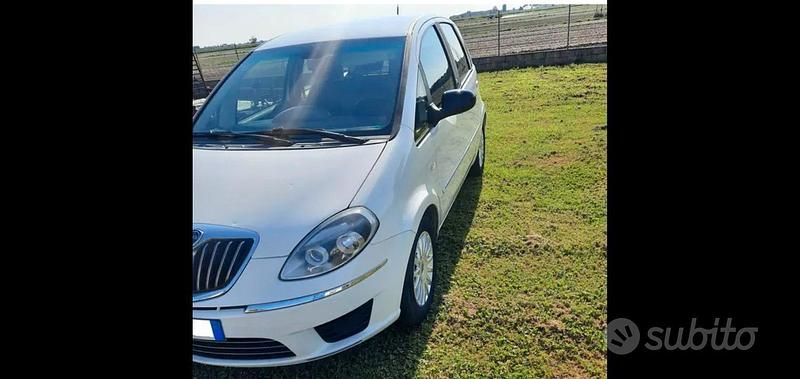Usata Lancia Musa 77 CV (56 kW) 2012 Bianco Monovolume