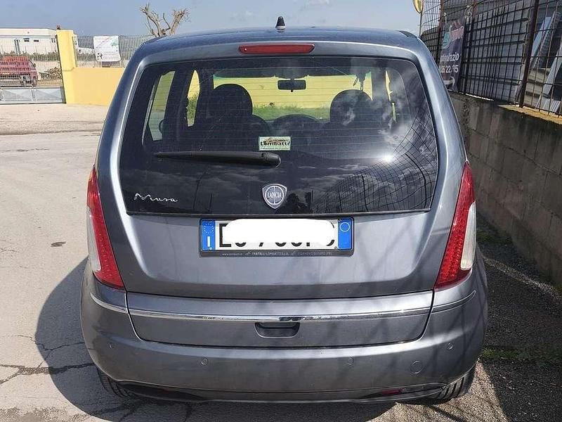 Usata Lancia Musa 69 CV (50 kW) 2011 Grigio Monovolume