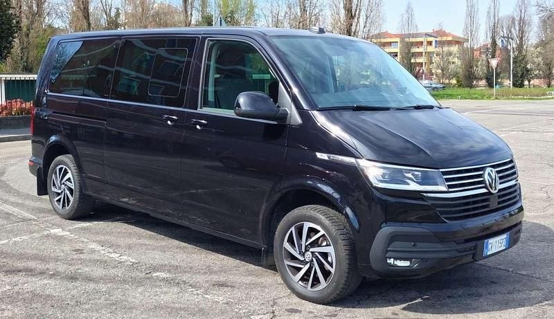 Usata VW Caravelle 150 CV (110 kW) 2024 Nero Furgone