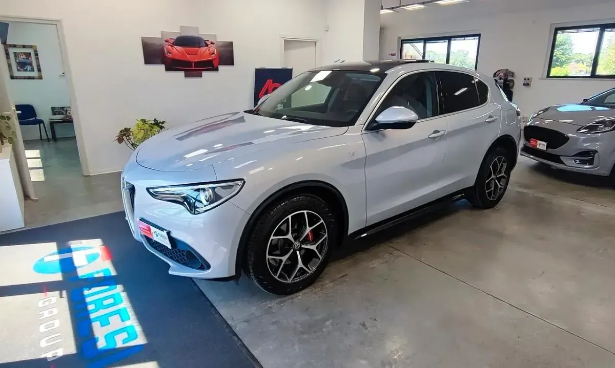 Usata Alfa Romeo Stelvio Ti 209 CV (153 kW) 2021 Blu SUV