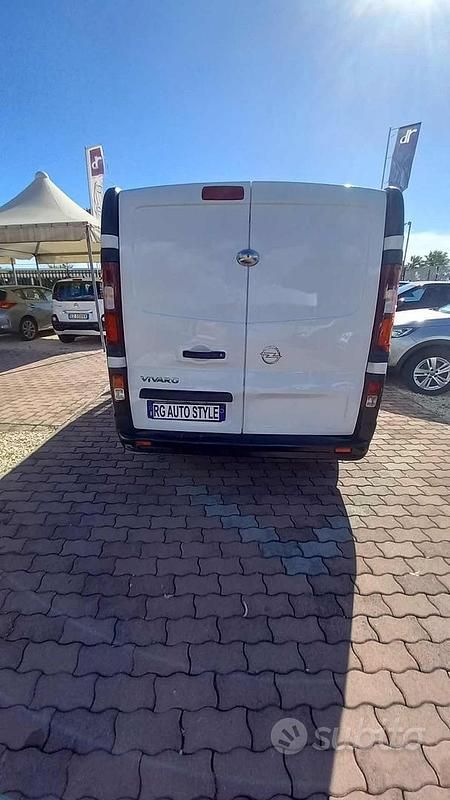 Usata Opel Vivaro 116 CV (85 kW) 2014 Bianco Monovolume