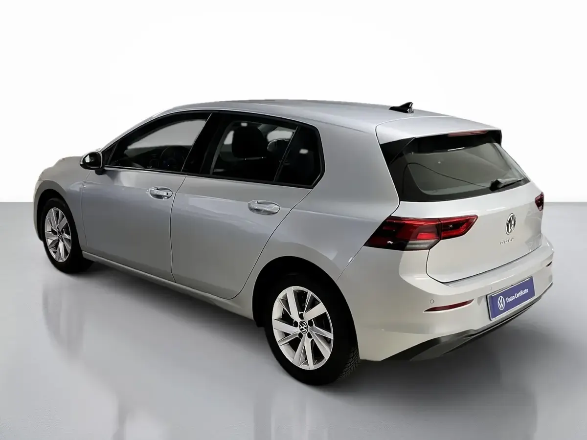 Usata VW Golf VIII Life 110 CV (80 kW) 2023 Reflex silver metallizzato Berlina