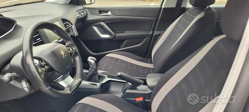 Usata Peugeot 308 Active 110 CV (80 kW) 2014 Grigio Berlina