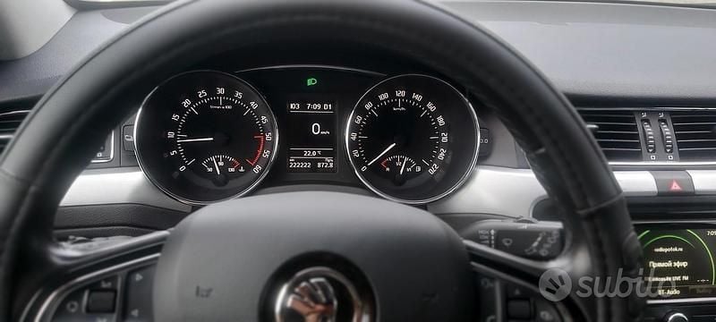 Usata Skoda Superb 140 CV (102 kW) 2015 Grigio Station wagon