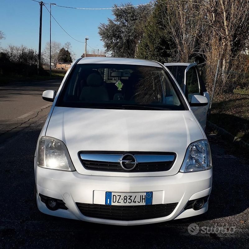 Usata Opel Meriva 90 CV (66 kW) 2009 Bianco Monovolume