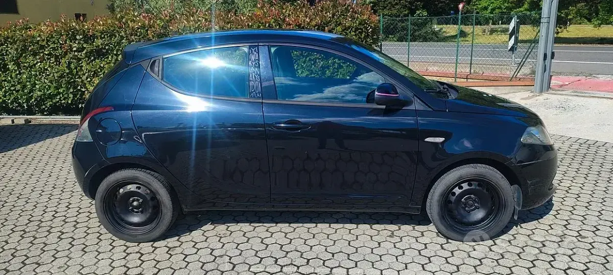 Usata Lancia Ypsilon Silver 69 CV (50 kW) 2013 Nero Utilitaria