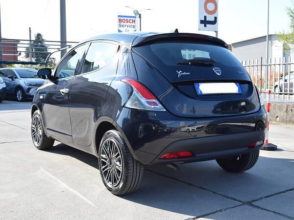 Usata Lancia Ypsilon Silver 70 CV (51 kW) 2023 Nero metallizzato Utilitaria