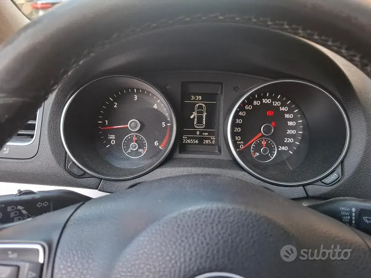 Usata VW Golf VI 105 CV (77 kW) 2010 Grigio Utilitaria