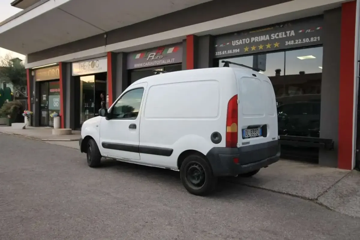 Usata Renault Kangoo 61 CV (44 kW) 2007 Bianco Monovolume