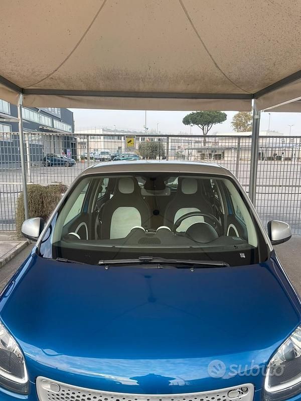 Usata Smart ForFour 2016 Blu Utilitaria