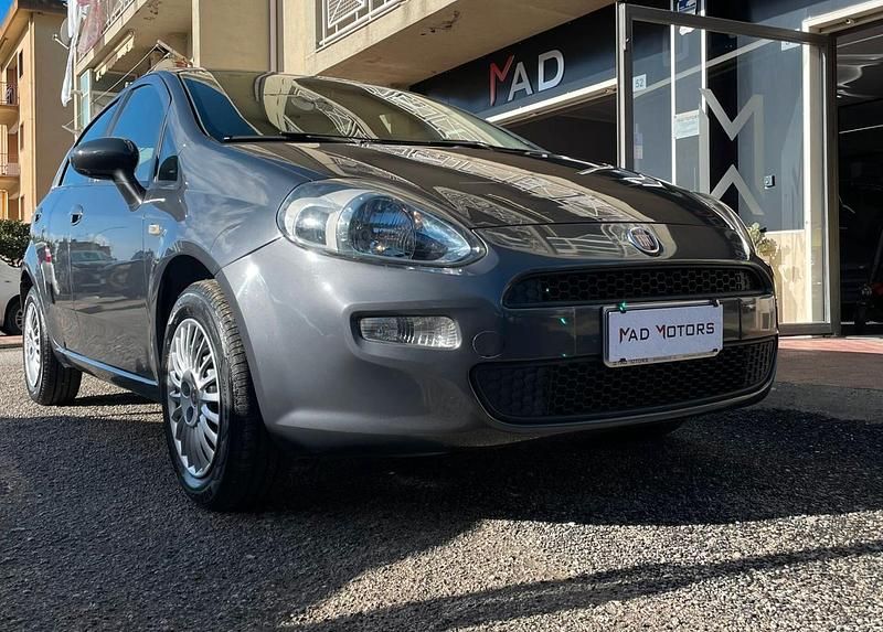 Usata Fiat Punto Lounge 85 CV (62 kW) 2013 Grigio Berlina