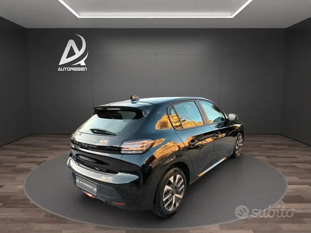 Usata Peugeot 208 Active 101 CV (74 kW) 2024 Nero Utilitaria
