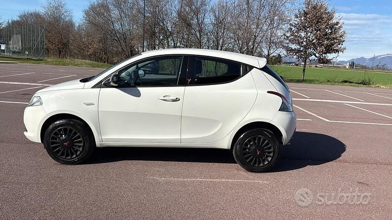 Usata Lancia Ypsilon 80 CV (58 kW) 2015 Utilitaria