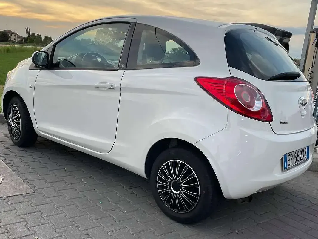 Usata Ford Ka Titanium 75 CV (55 kW) 2013 Bianco Utilitaria