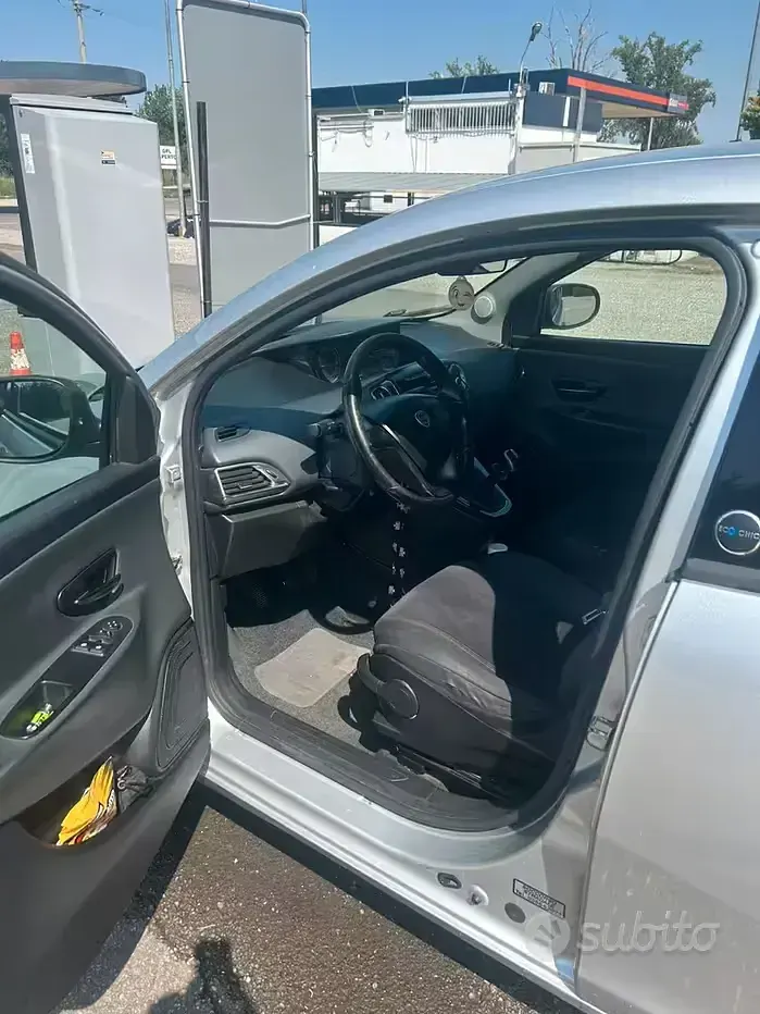 Usata Lancia Ypsilon 69 CV (50 kW) 2012 Grigio Utilitaria