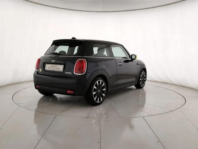 Usata Mini Cooper SE Essential 75 kW (102 CV) 2021 Blu Utilitaria