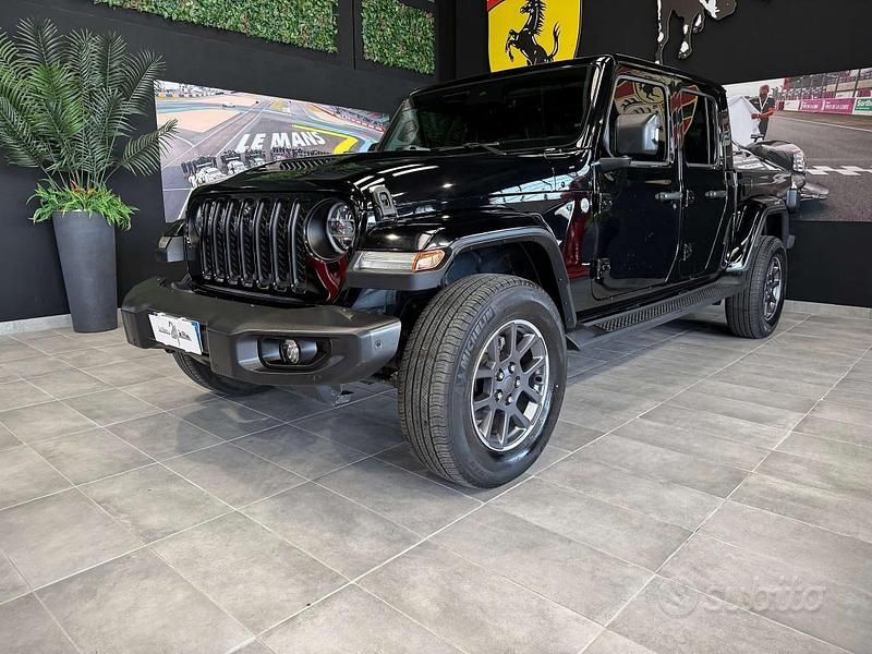 Usata Jeep Gladiator Overland 264 CV (194 kW) 2021 Black met. Pick-up