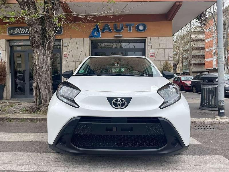 Usata Toyota Aygo X Active 69 CV (50 kW) 2022 Bianco SUV