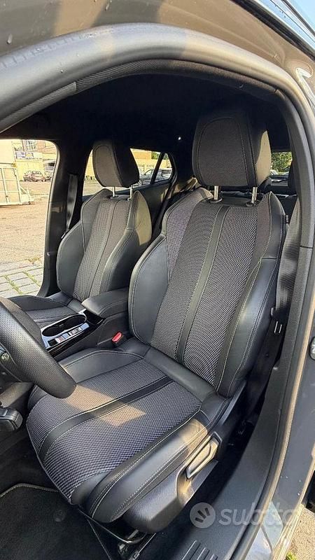 Usata Peugeot 2008 GT-line 131 CV (96 kW) 2023 Grigio SUV