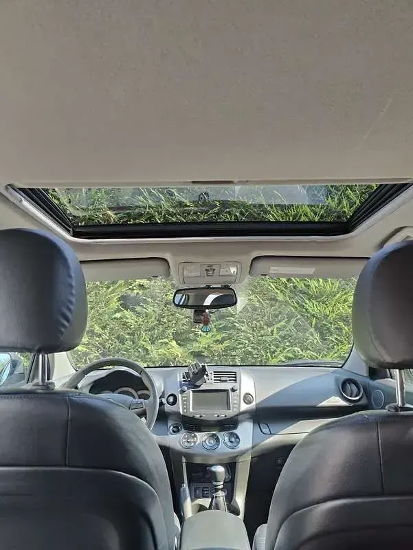 Usata Toyota RAV4 150 CV (110 kW) 2011 Argento SUV